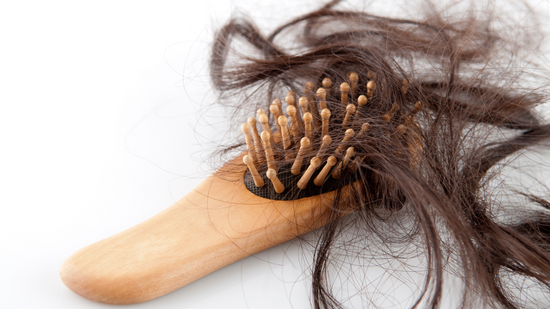 Perdita di capelli, sai quali sono le principali cause?