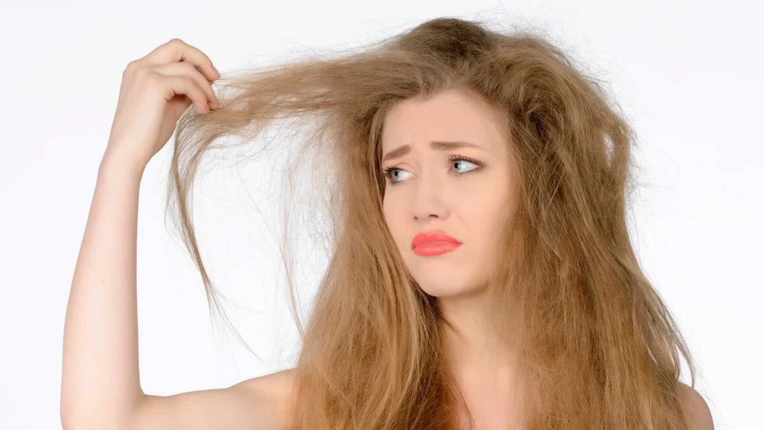 donna con capelli secchi